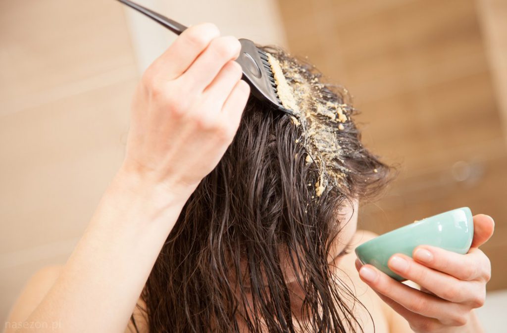Sposób na gęste włosy. Maseczka z jajek na włosy ‒ jak ją przygotować?