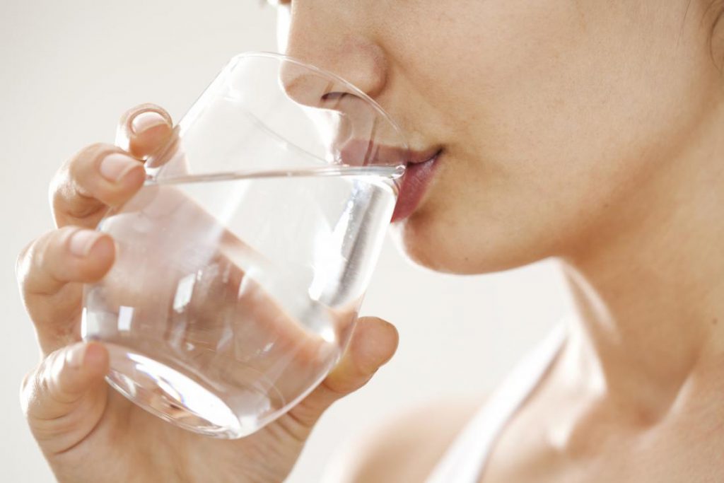Napij się… wody. Po co nawadniać organizm?