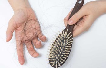 jak dbać o włosy przy niedoczynności tarczycy?